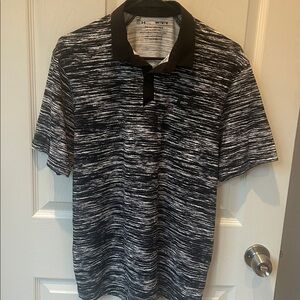 Mens Under Armour Golf polo. Size Medium.